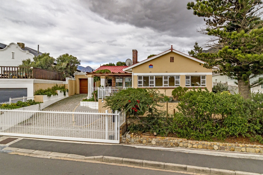 3 Bedroom Property for Sale in Gordons Bay Village Western Cape